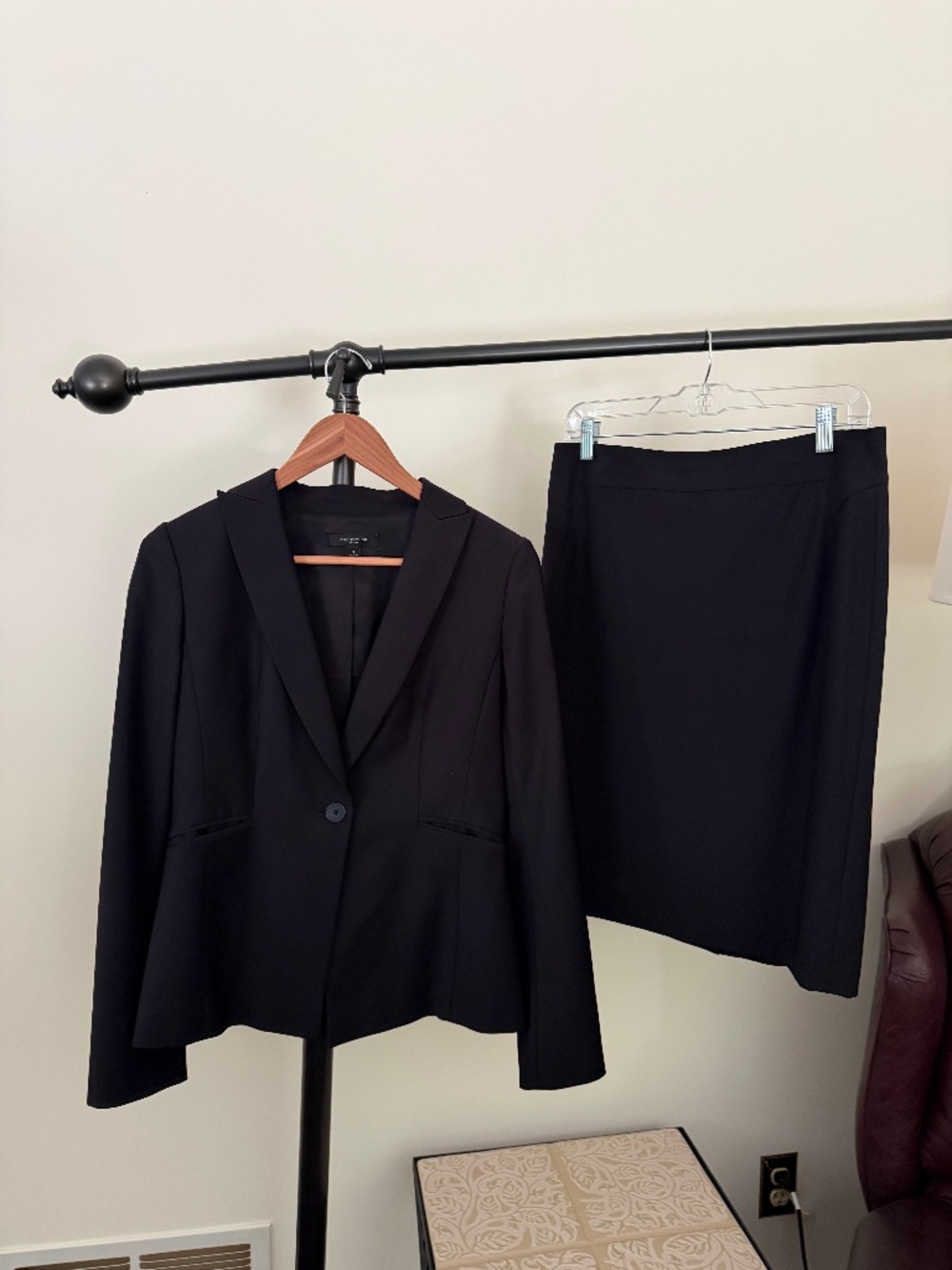 Ann Taylor 100% Virgin Wool 2 Piece Suit Blazer Jacket & Skirt Black Career